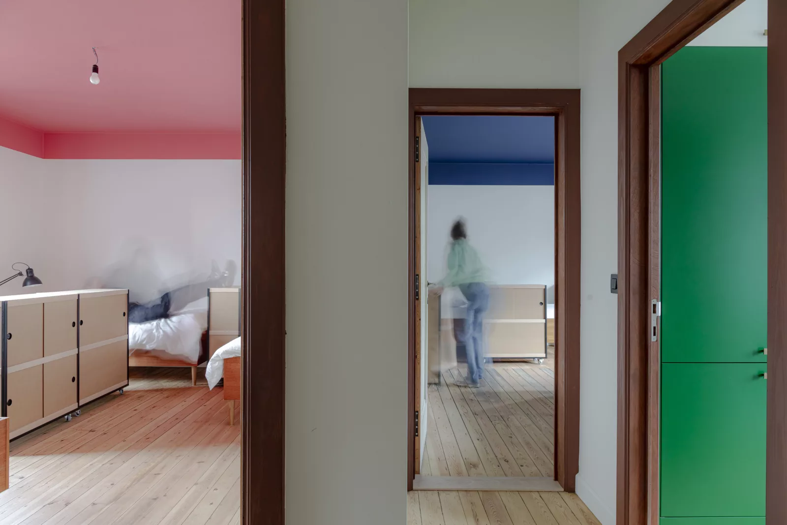 De overloop: 2 slaapkamers en de badkamer